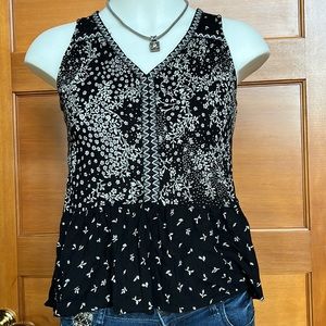 Black and white print short sleeve Patrons of Peace Top size small